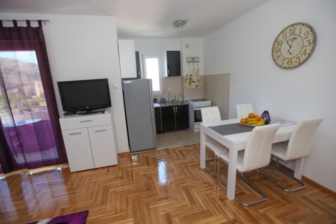 izdaje se, apartman, stan, dvosoban stan, Trebinje