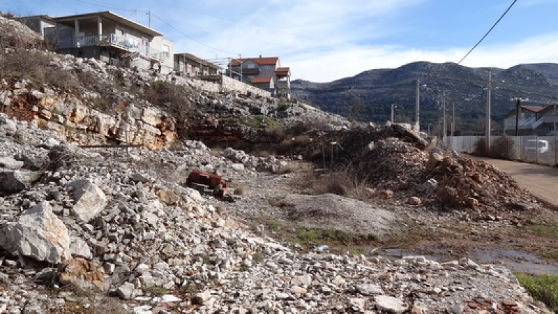 prodaja, nekretnine Trebinje, Građevinski plac, Trebinje - Dubrovnik, na udaljenosti od 3.5km od Trebinja, građevinski projekat, građevinska dozvola. Infrastruktura