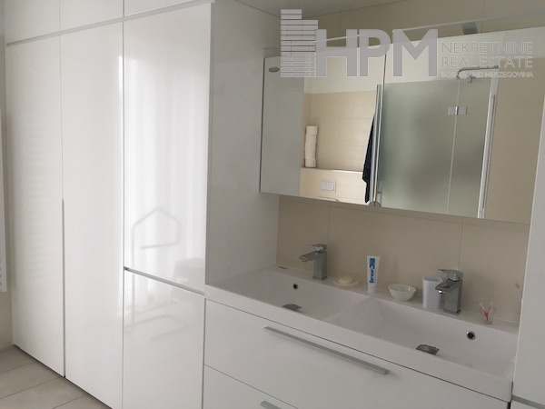 Trier, Germany, 2 Bedrooms Bedrooms, 3 Rooms Rooms,1 BathroomBathrooms,Apartment - holiday rentals,Holiday rentals,1061
